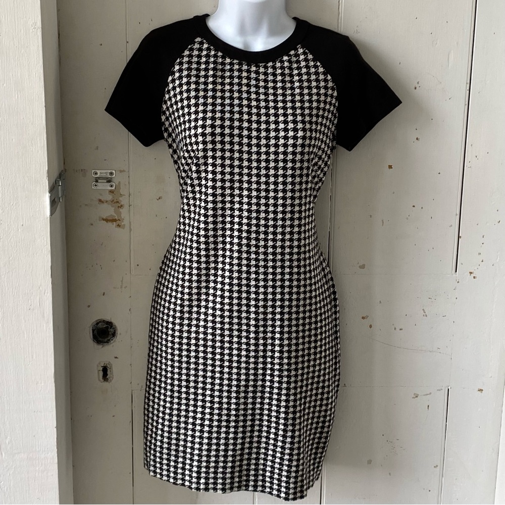 Taylor Houndstooth Knit Form Fitting Dress